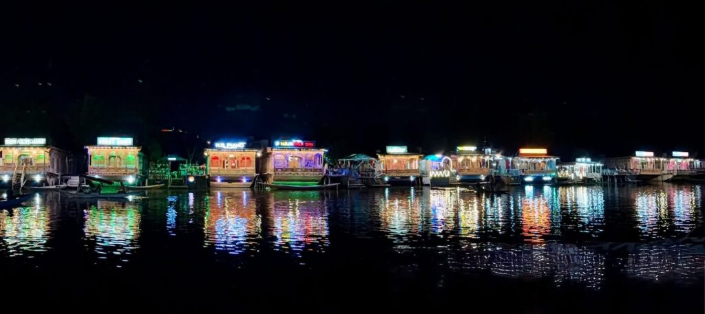 Ultimate Dal Lake Houseboat Guide: What to Expect in 2026 3 dal-lake-houseboat-row