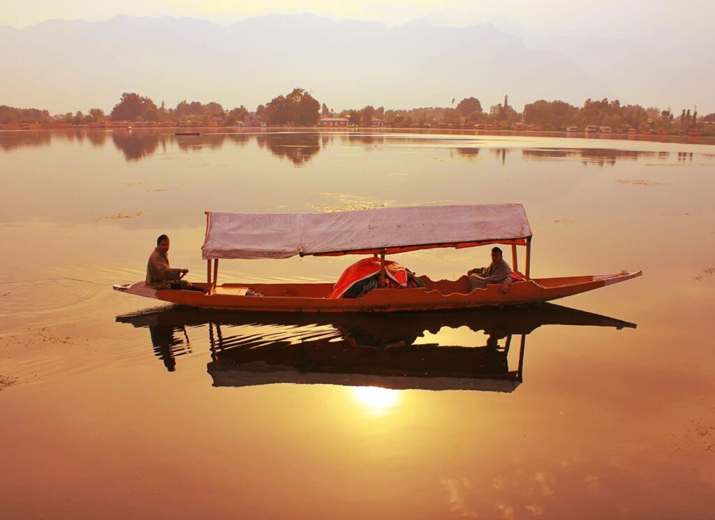 kashmir family-itinerary day1 shikara