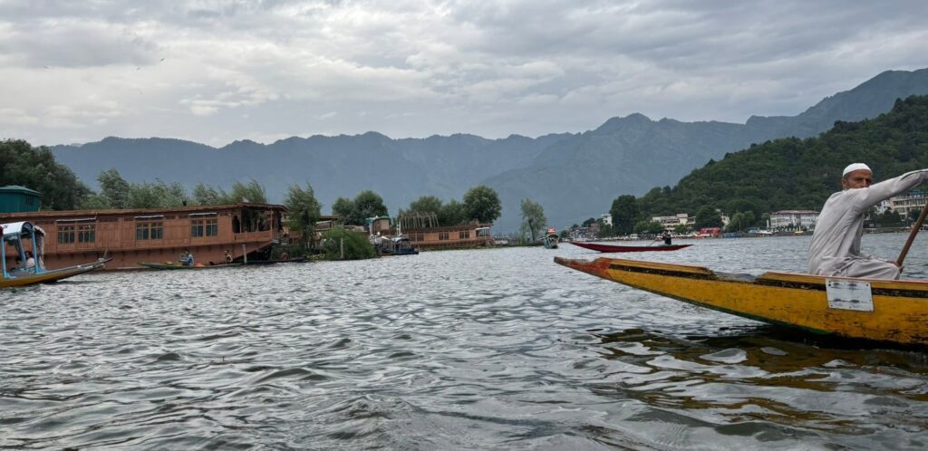 Ultimate Dal Lake Houseboat Guide: What to Expect in 2026 5 shikara ride dal lake boatman purewave
