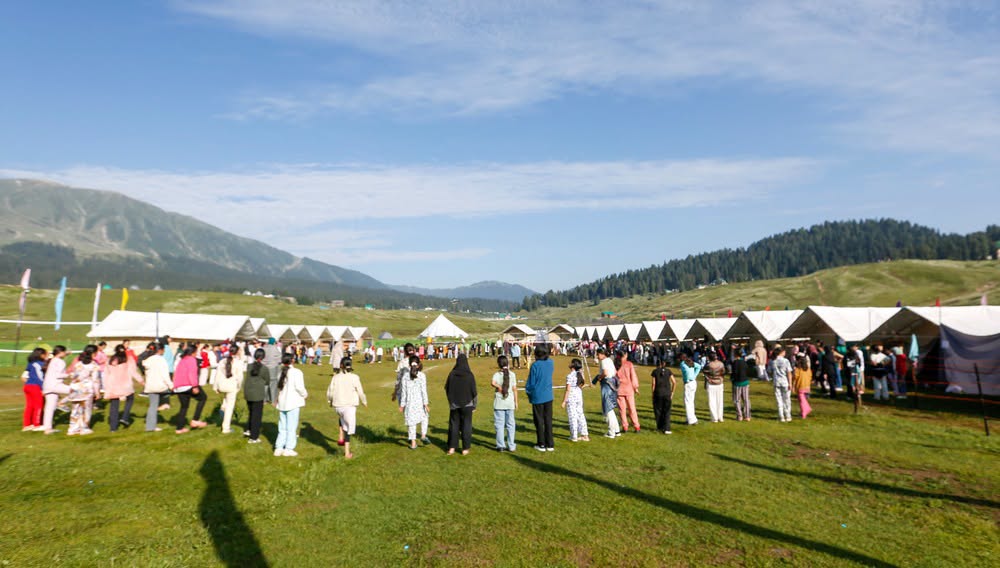 Pahalgam vs Gulmarg for Families: The 2026 Honest Comparison 4 gulmarg-adventure-family